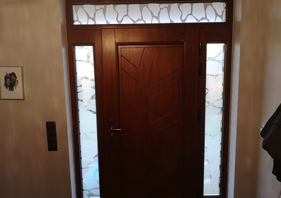 Folie i okleiny renowacyjne na drzwi i futryny