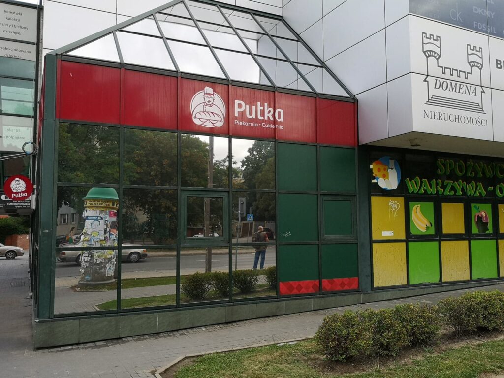 Oklejanie okien folią – folie okienne Warszawa i cała Polska