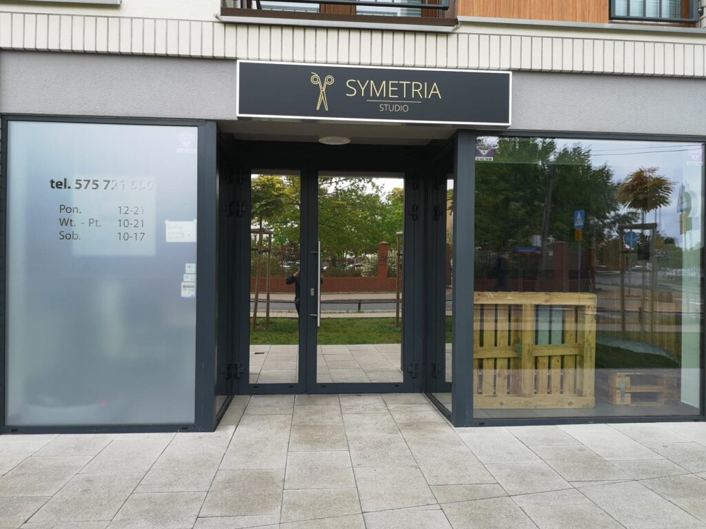 oklejanie-okien-folią-reklamową