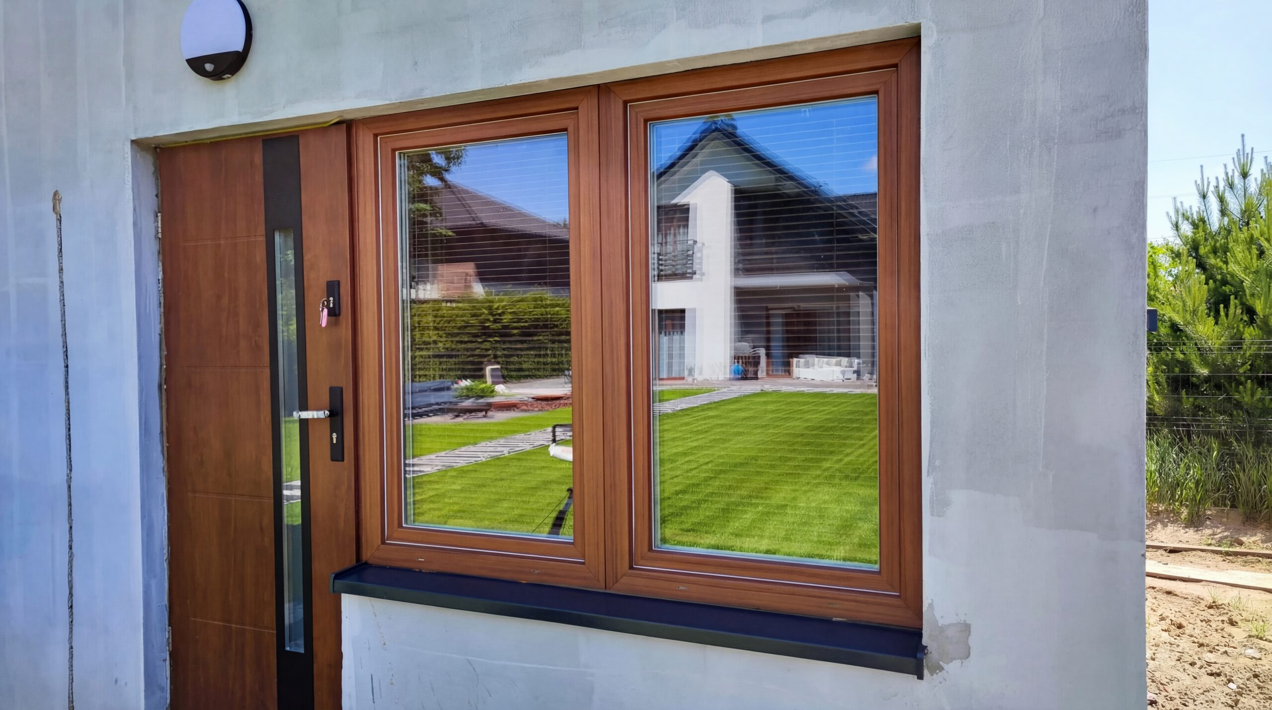 Oklejanie folią drzwi i wind