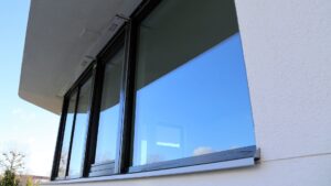 folia przeciwsłoneczna na oknach