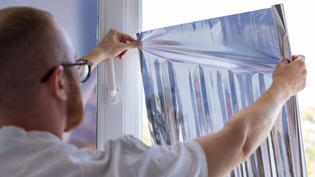 montaż folii przeciwsłonecznej